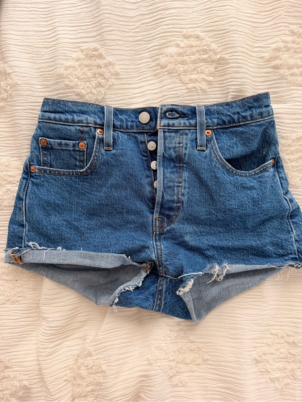501 Levi’s Distressed Denim Shorts - Blue
